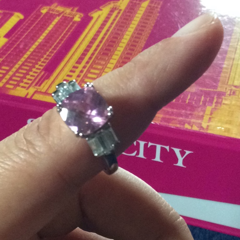 Pink stud sz9 ring - Picture 6 of 6